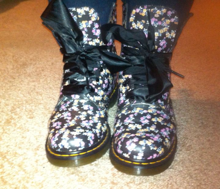floral dr martens
